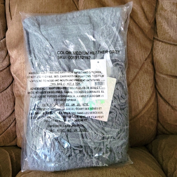 Nordstrom Winter Hat & Scarf Set - Picture 4 of 4